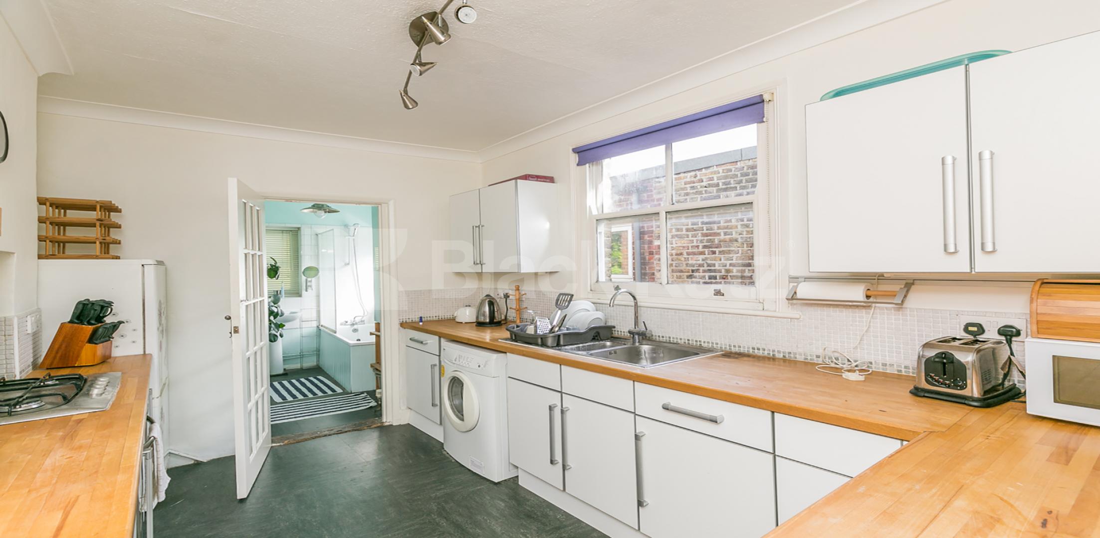 			LARGE 1 DOUBLE BEDROOM PROPERTY!, 1 Bedroom, 1 bath, 1 reception Flat			 Terront Road, HARRINGAY N4